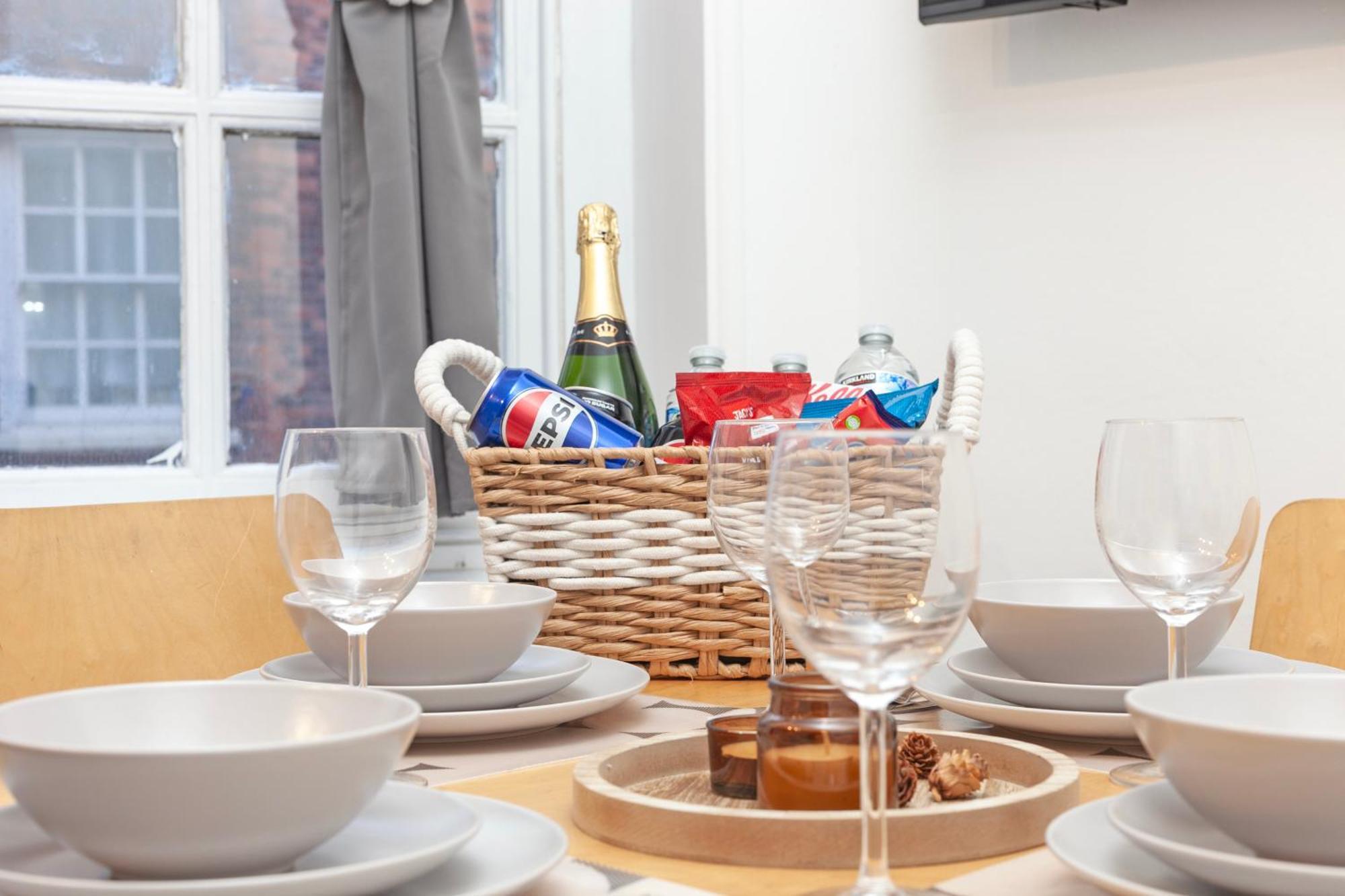Beautiful 3 Bedroom Flat In Scott Ellis Gardens London Exterior photo