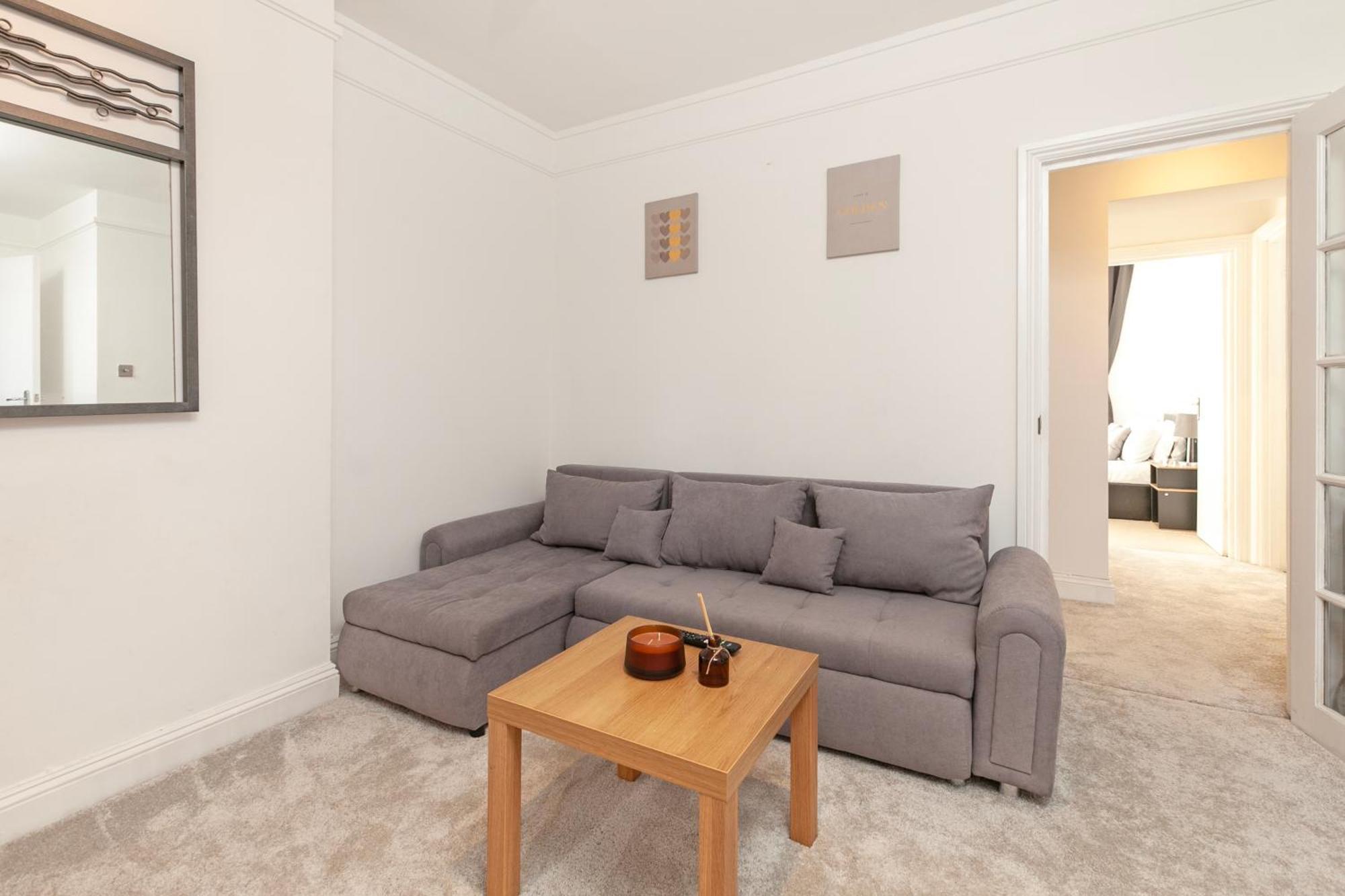 Beautiful 3 Bedroom Flat In Scott Ellis Gardens London Exterior photo