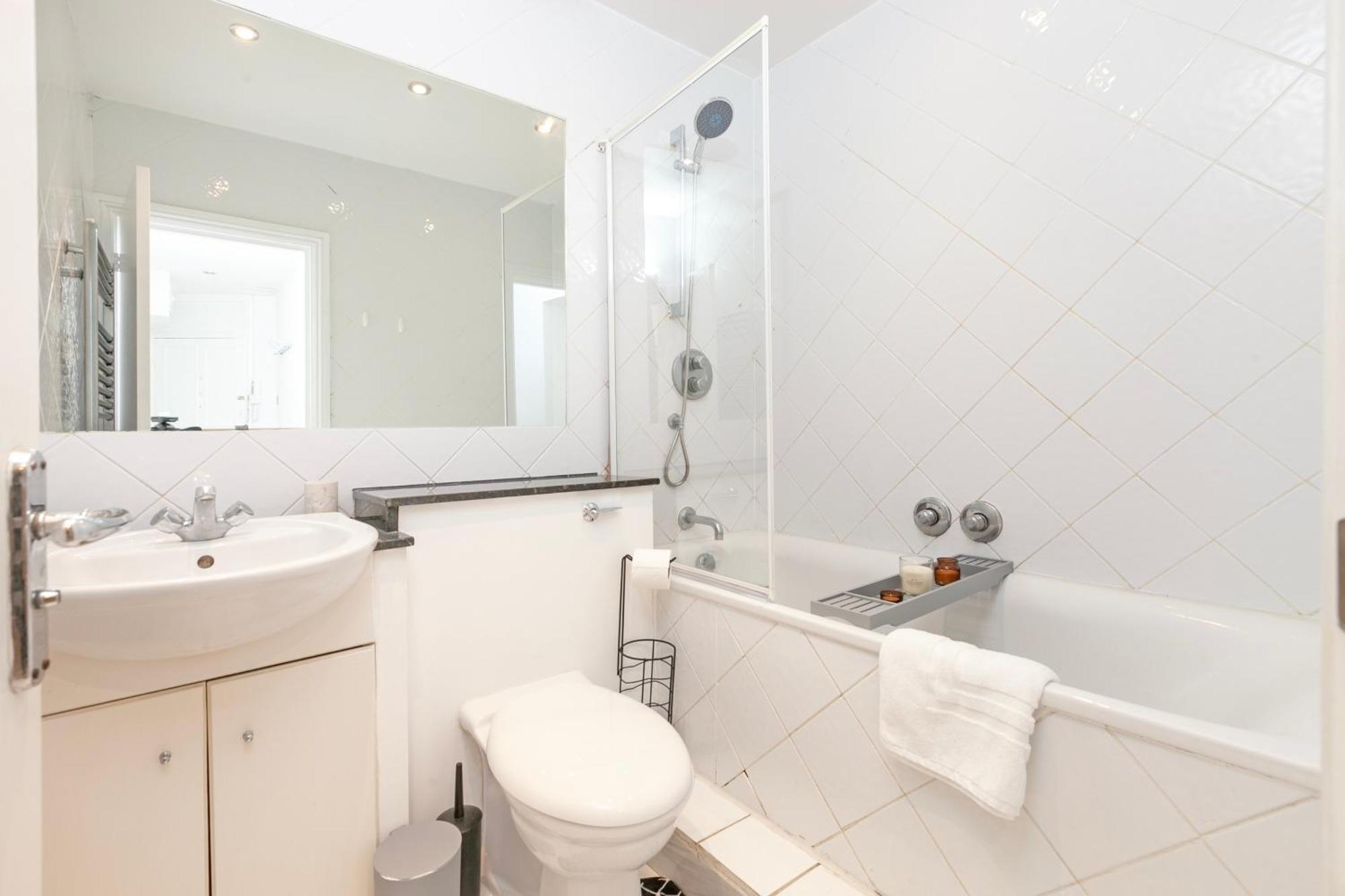 Beautiful 3 Bedroom Flat In Scott Ellis Gardens London Exterior photo