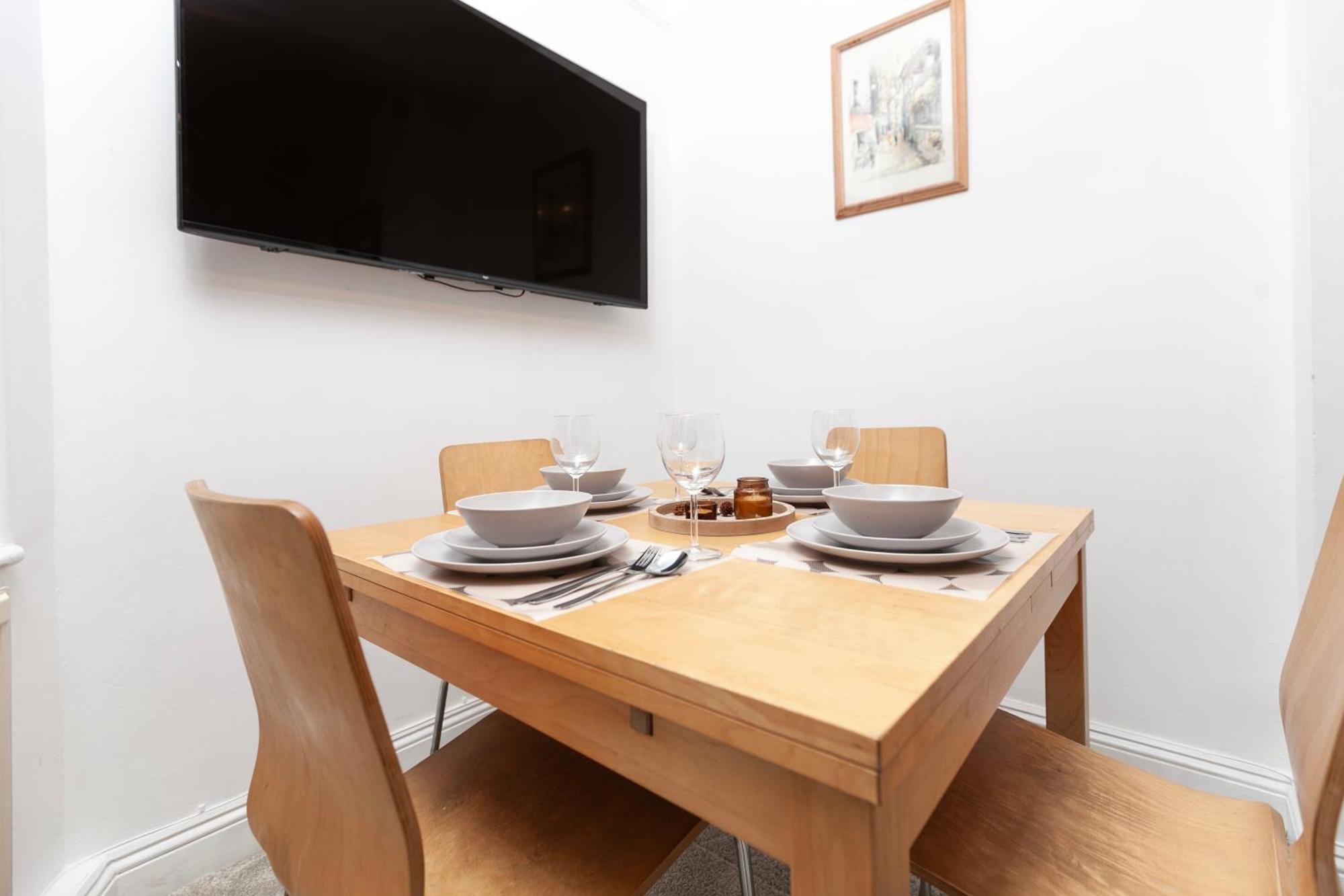 Beautiful 3 Bedroom Flat In Scott Ellis Gardens London Exterior photo