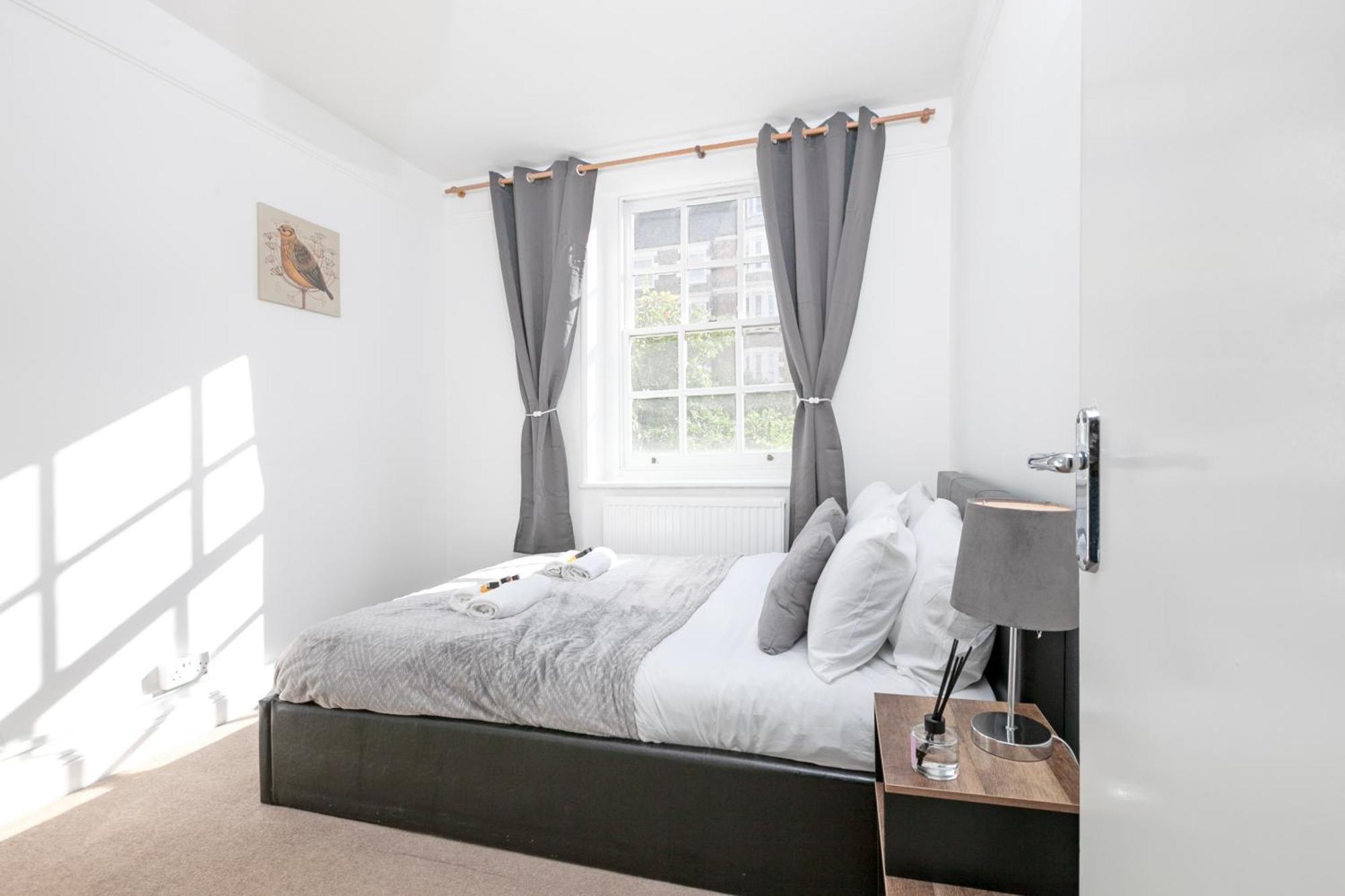Beautiful 3 Bedroom Flat In Scott Ellis Gardens London Exterior photo