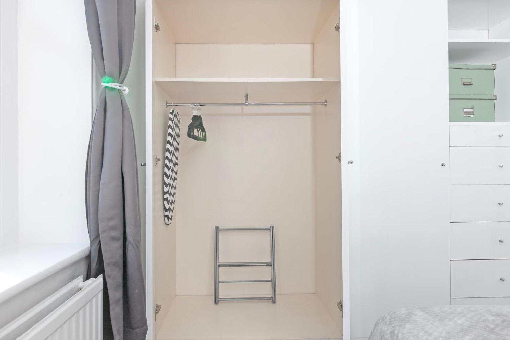Beautiful 3 Bedroom Flat In Scott Ellis Gardens London Exterior photo